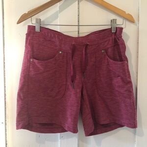 Kuhl women’s heathered maroon shorts